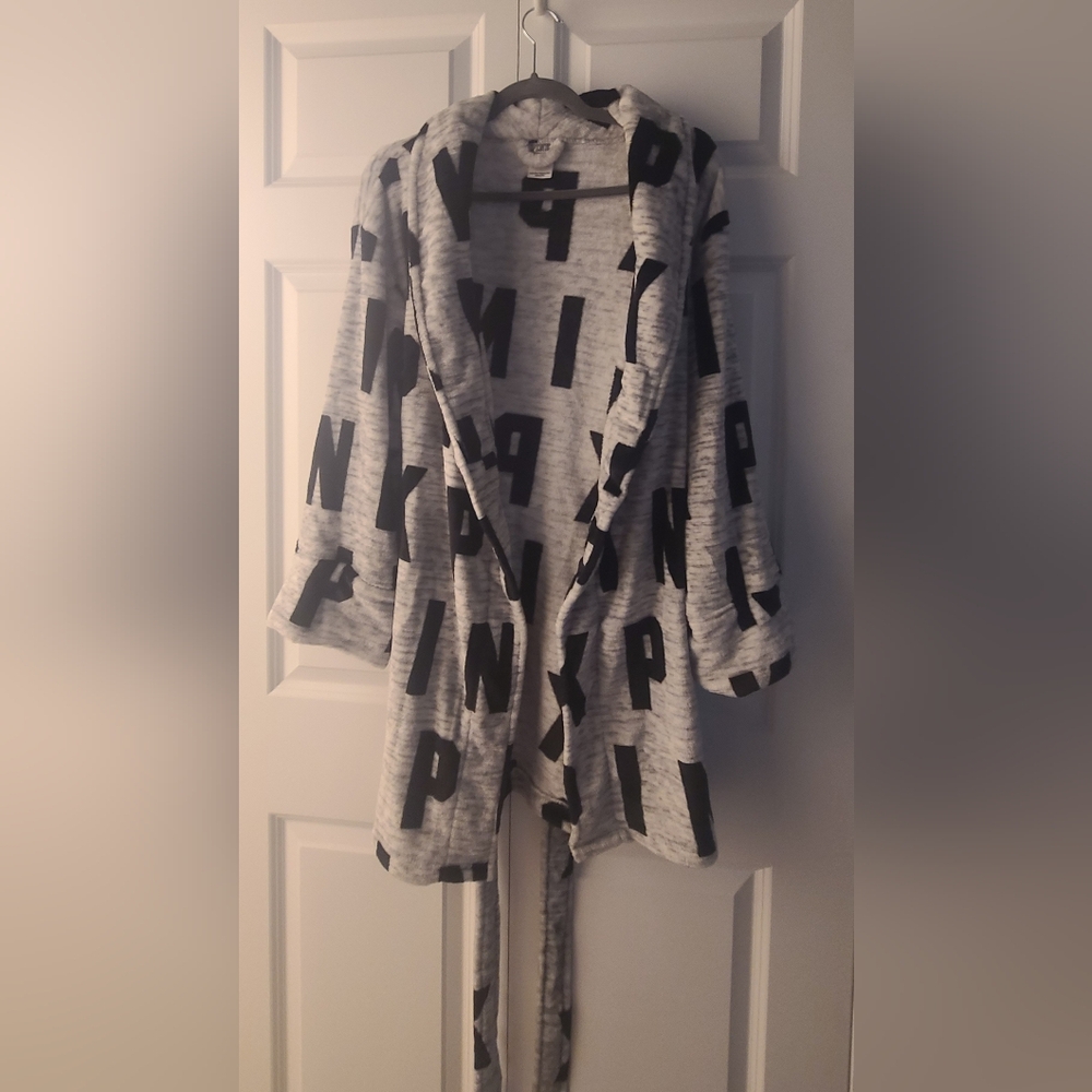 PINK Victoria's Secret Gray and Black Robe -NEW WITH OUT TAGS - Picture 3 of 5
